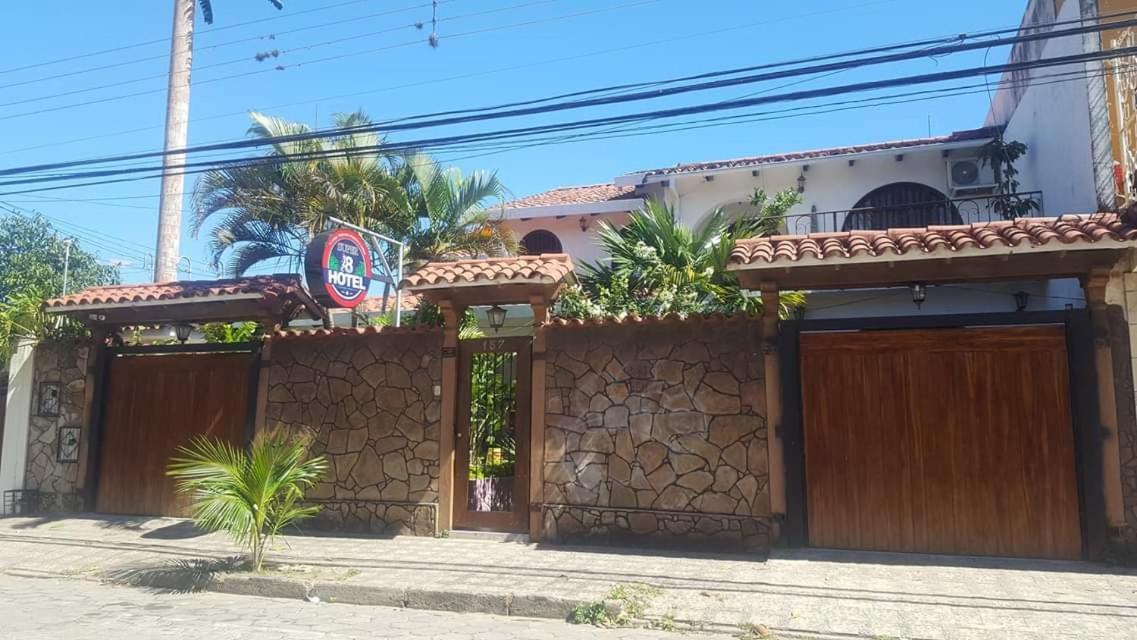 Hotel El Super 8 Santa Cruz de La Sierra Exterior photo